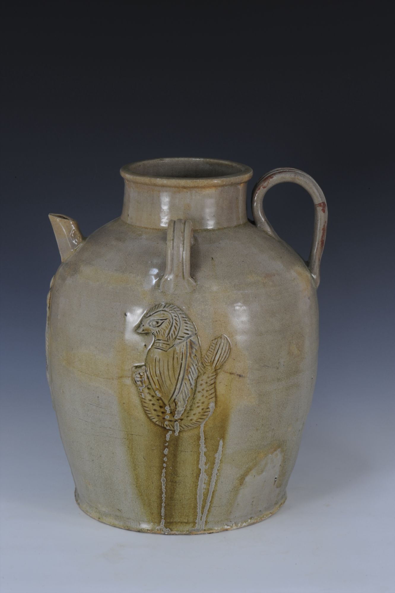 青釉贴花瓷执壶