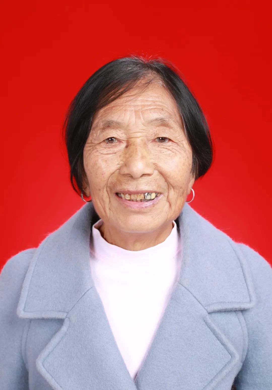  p data-id="tzvxv1iibdqx">李桂荣,女,登封市徐庄镇退休教师. /p>