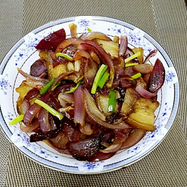  p>洋葱拌五花肉,原料500g a href="#" data-lemmaid="4342">五花肉 