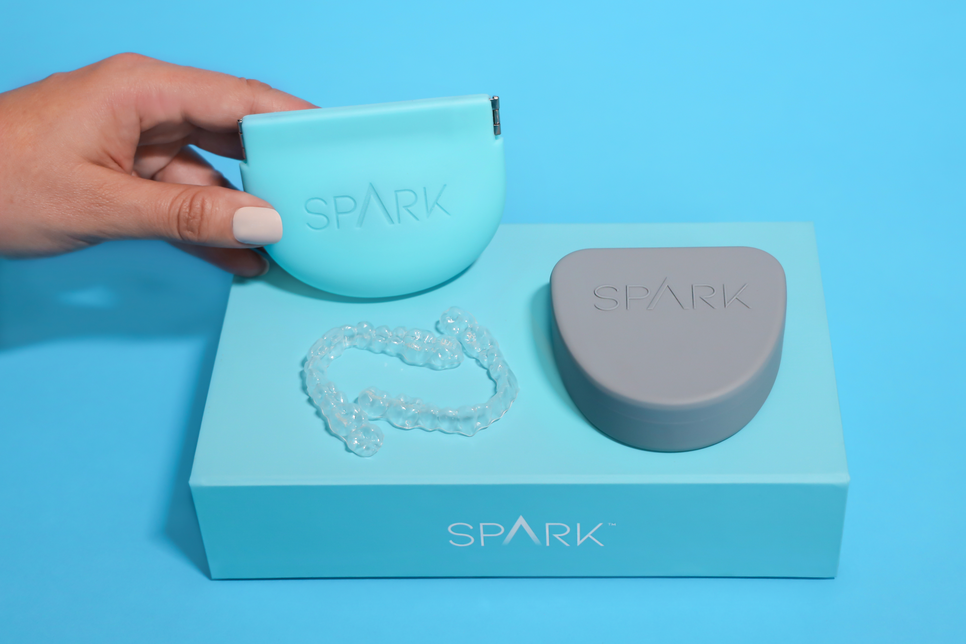 spark精靓定制式正畸矫治器是ormco奥美科公司推出的隐形矫治产品 