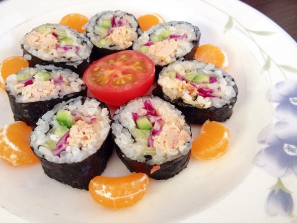 金枪鱼沙拉卷寿司