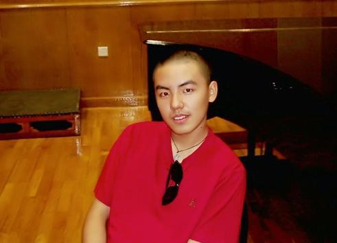  p>《或者明天》是由歌手 a target="_blank" href="/item/宫傲