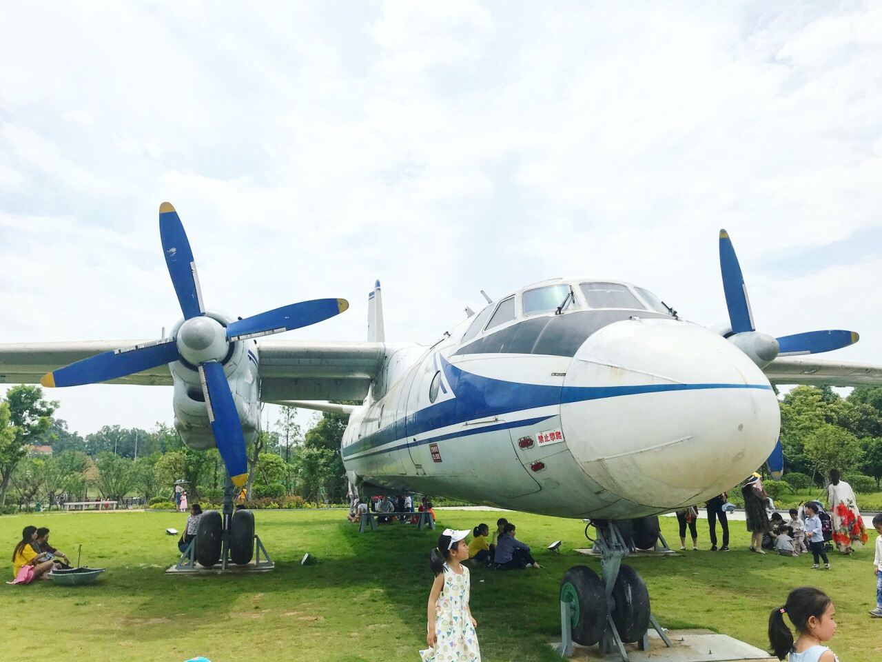  p>爱飞客航空小镇位于荆门市东宝区宏图路漳河机场. /p>