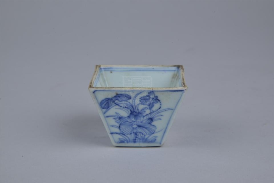 清青花四季花卉纹瓷酒斗