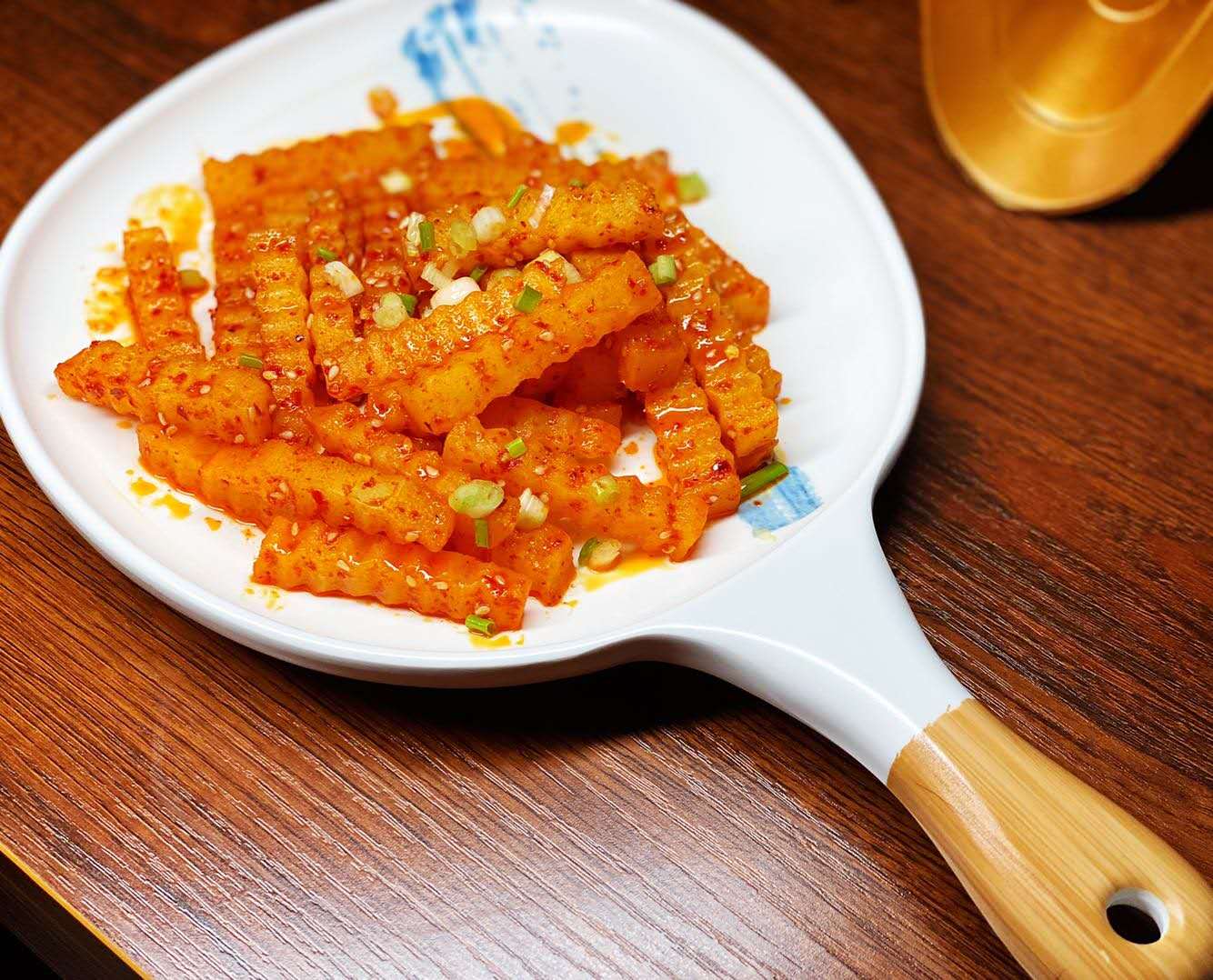  p>重庆小吃土豆花,材料为土豆,但形状并不是真做成花状,而是用特殊