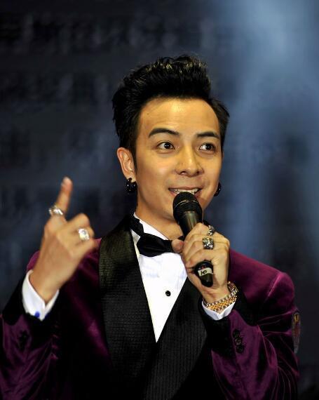 ">《crazy pang》是 a target="_blank" href="/item/郑建鹏/4408711"