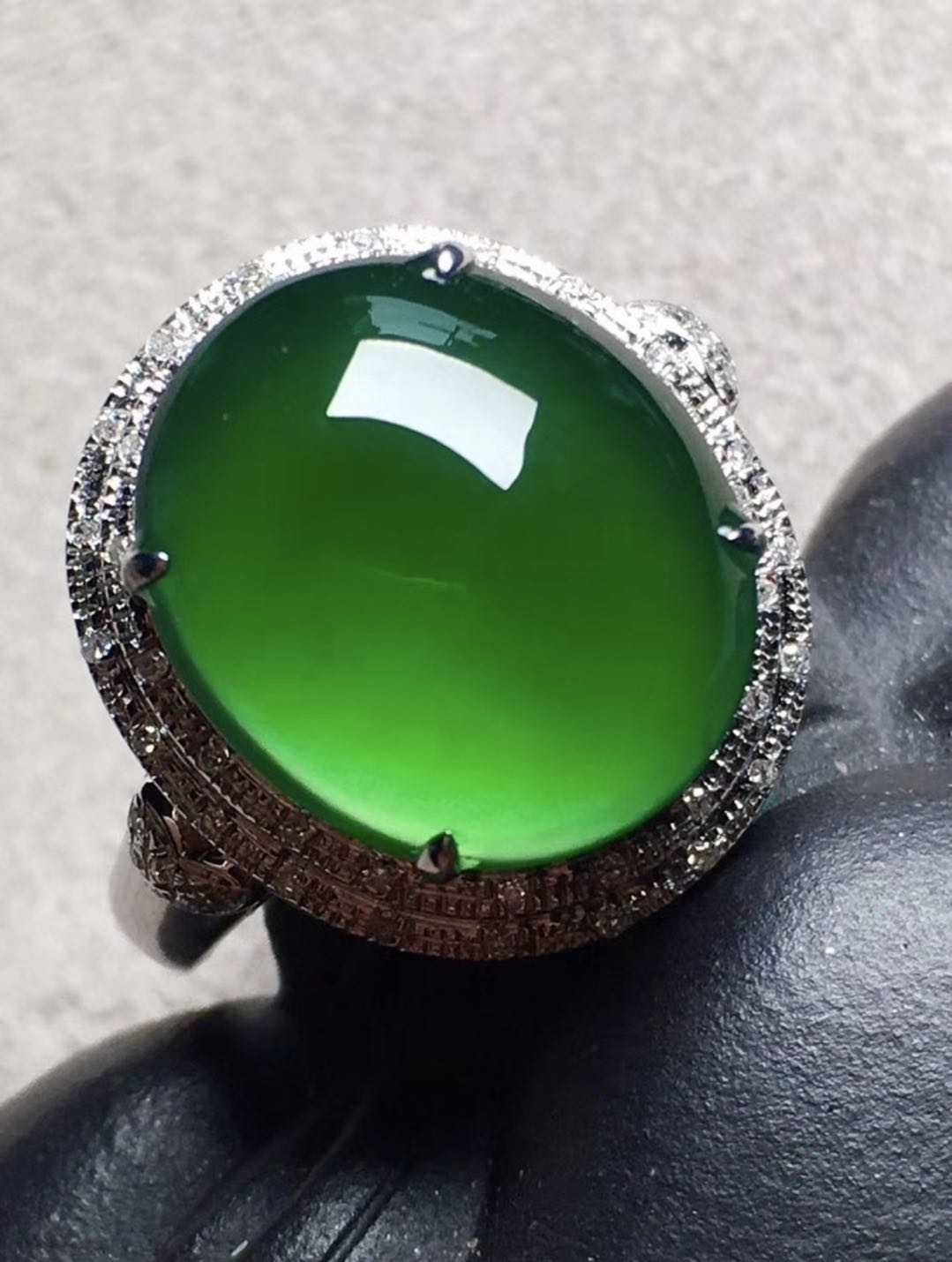 帝王绿绿色色正,色浓,与 a target="_blank" href="/item/祖母绿