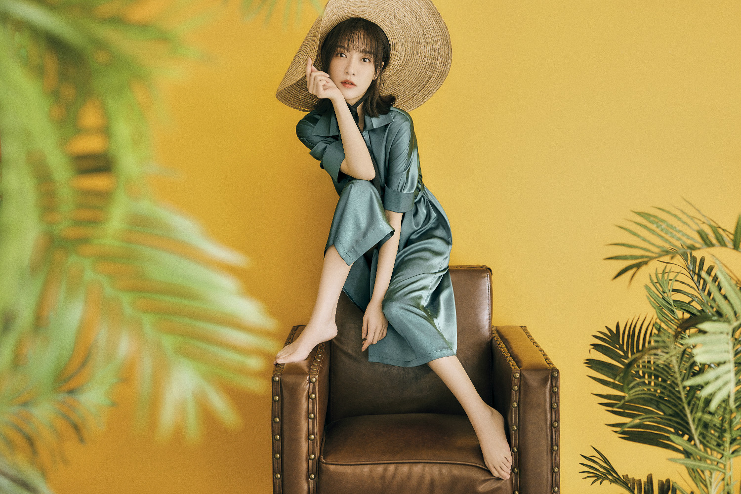  p>熊悦希 i>(原名:熊欣) /i>,出生于湖南省