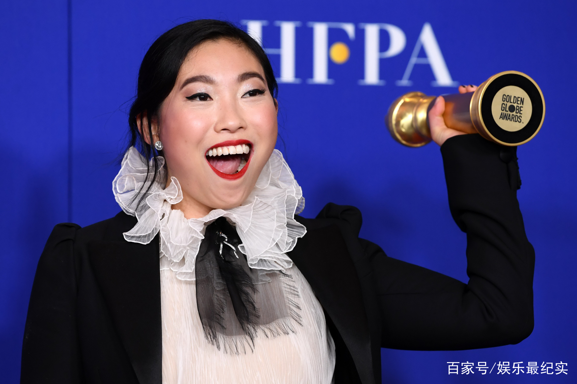 华裔女星奥卡菲娜捧回章子怡渴望的金球奖，长相被嘲却闯出一片天_百科TA说