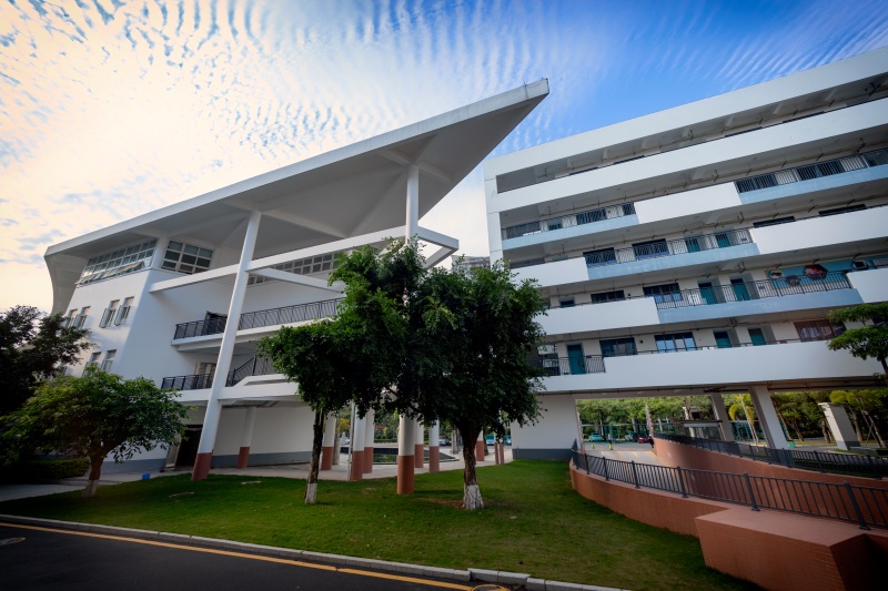 深圳教育学院附属中学