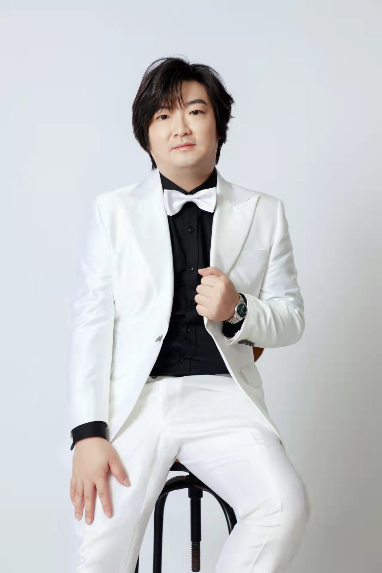 data-ctrid="t40hxfgpaibm">1982年生于北京市,男低音歌手,独唱演员