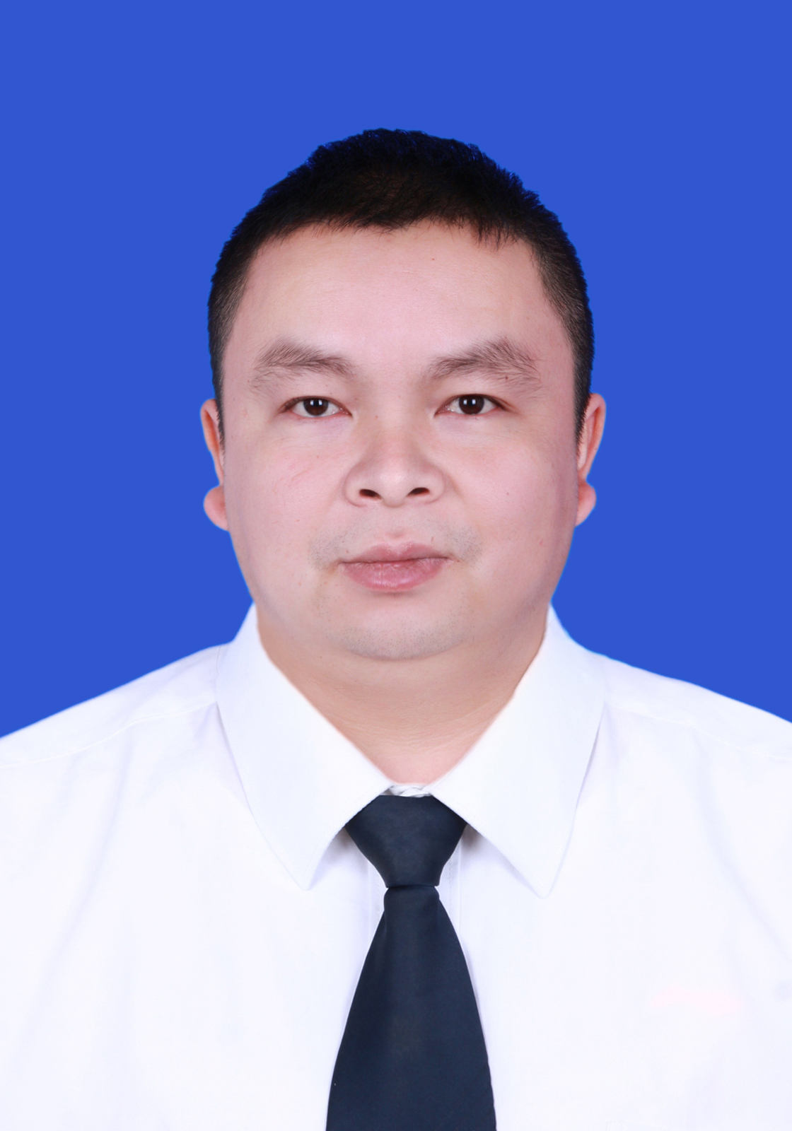  p>何毅坤,现任贵州省黔南州荔波县审计局党组成员,副局长. /p>