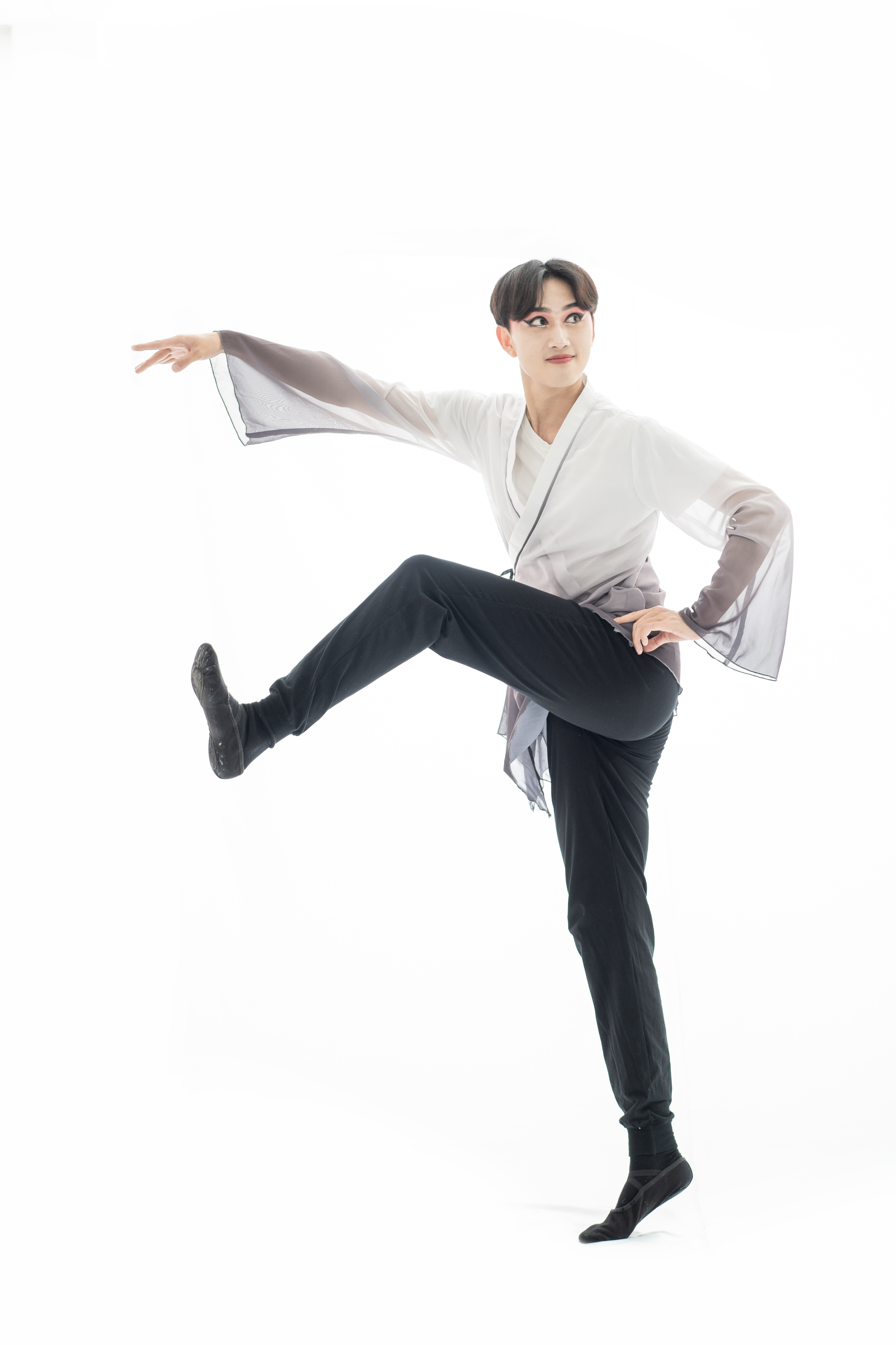  p data-id="gnfibgpa8b">秦茂华,男,舞蹈演员.