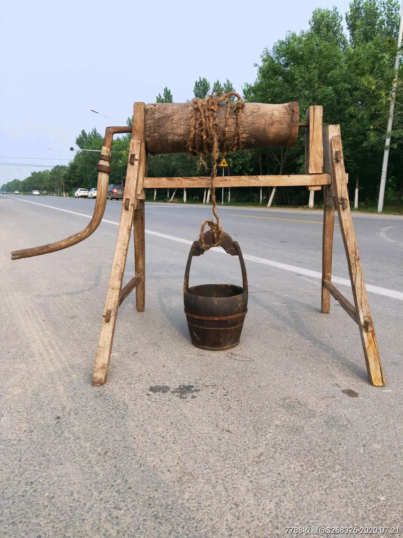  p>手摇井,俗称摇水井,是一种中国古代传统的机械.主要用于供水. /p>