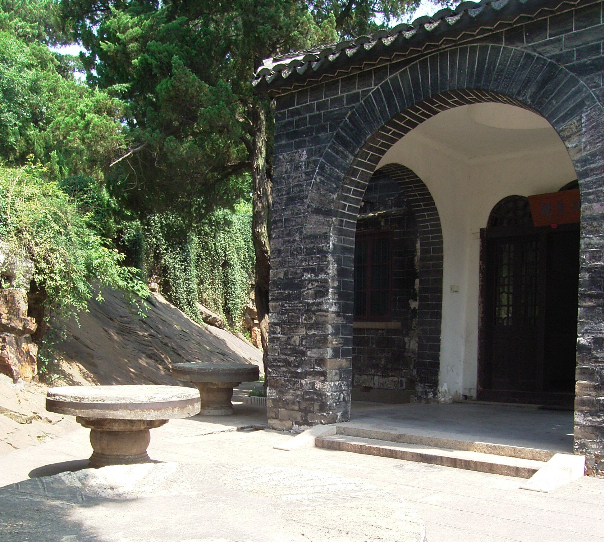 始建于民国元年(1912年),是以荣德生,荣宗敬兄弟为首的无锡荣氏家族
