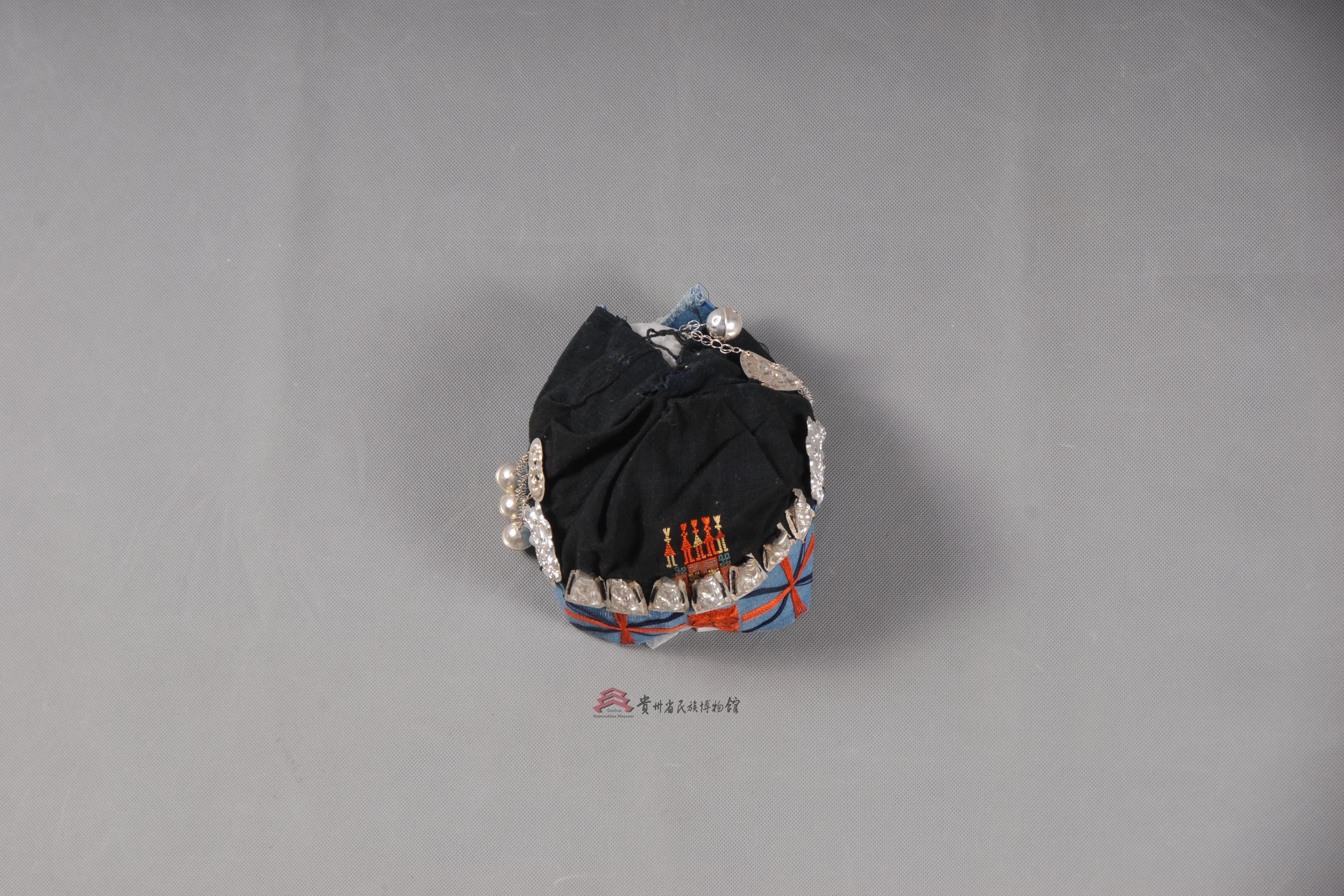 当代荔波瑶族银菩萨响铃童帽