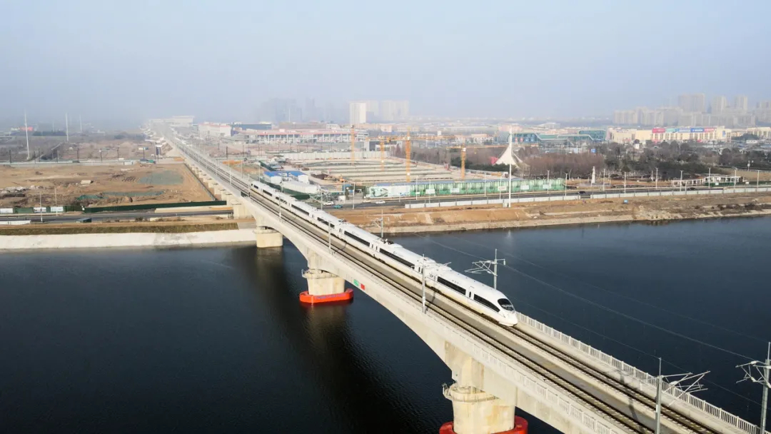  p>徐连高速铁路(xuzhou-lianyungang high-speed railway),简称徐连