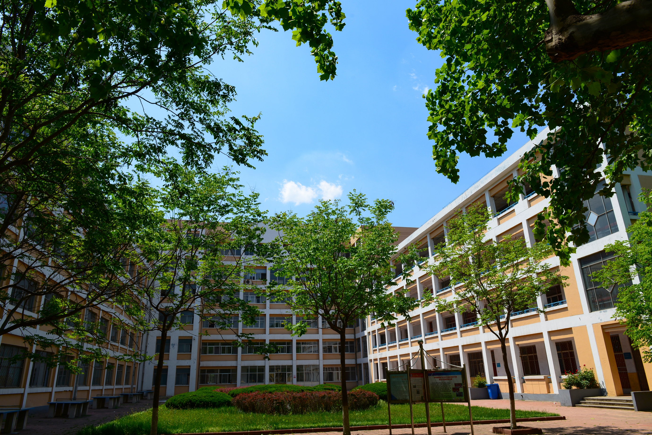  p>临沂职业学院(linyi vocational college)是经 a target="_blank"