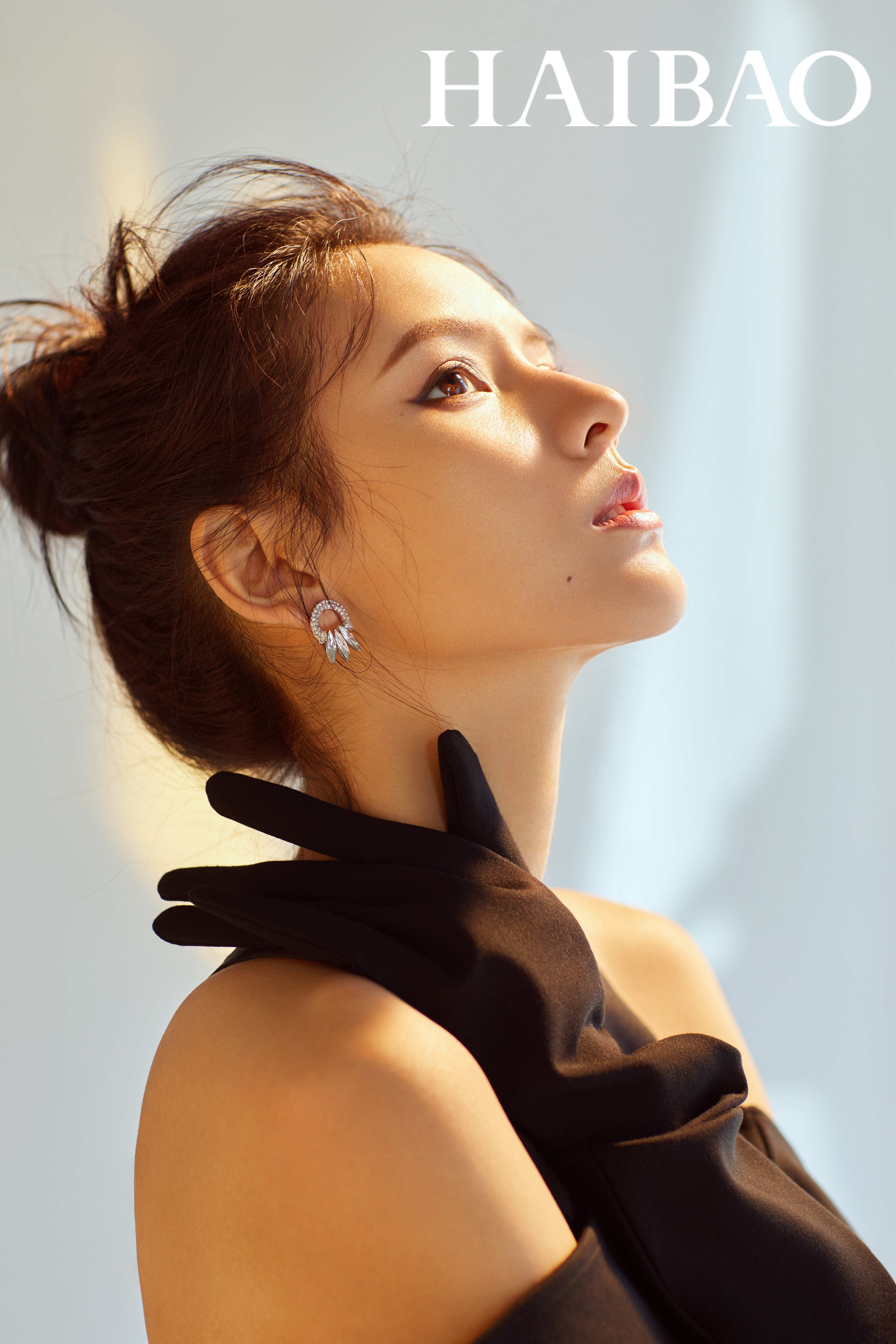  /p> p>2009年10月,张予曦在第7届瑞丽封面女孩大赛上,获得了总决赛