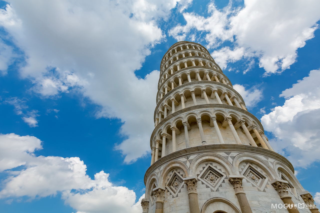 torre pendente di pisa或torre di pisa,英语:leaning tower of pisa