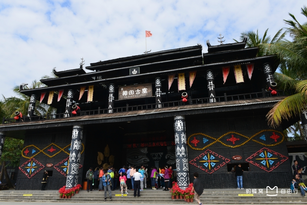  p data-id="gnzlh5zpnb">椰田古寨景区位于海南省陵水县,东线 a