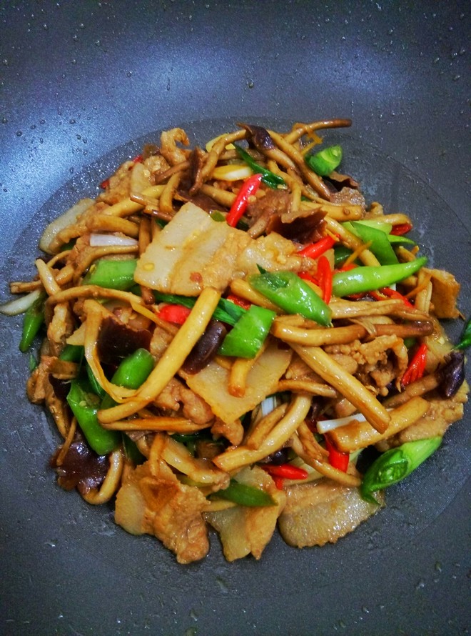 鲜茶树菇炒肉