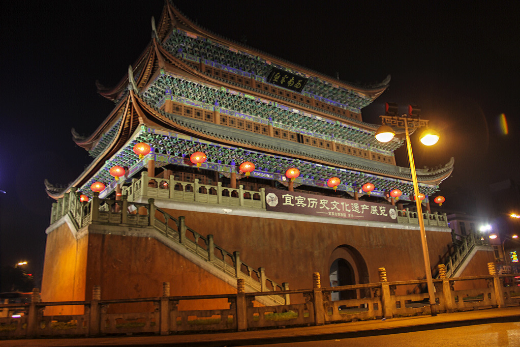  p>宜宾大观楼,又名谯楼(古时筑于城门上用以燎望的楼),因为形似 a