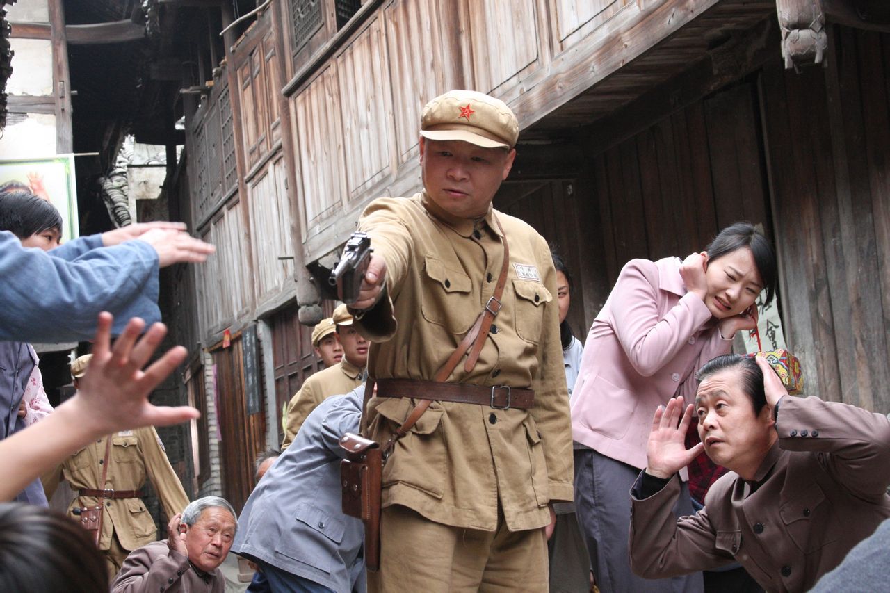  p>赵亮,1969年5月3日出生于四川成都,中国影视演员.