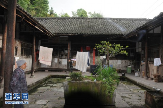  p>张家大院位于霸州境内,建于一八三0年(清道光十年),原户主聚兴堂张