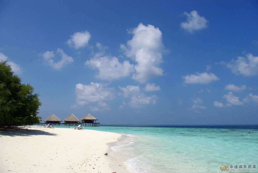  p data-id="gnwtqwf60t">中国白沙滩所以得名是因为细白如银的沙滩