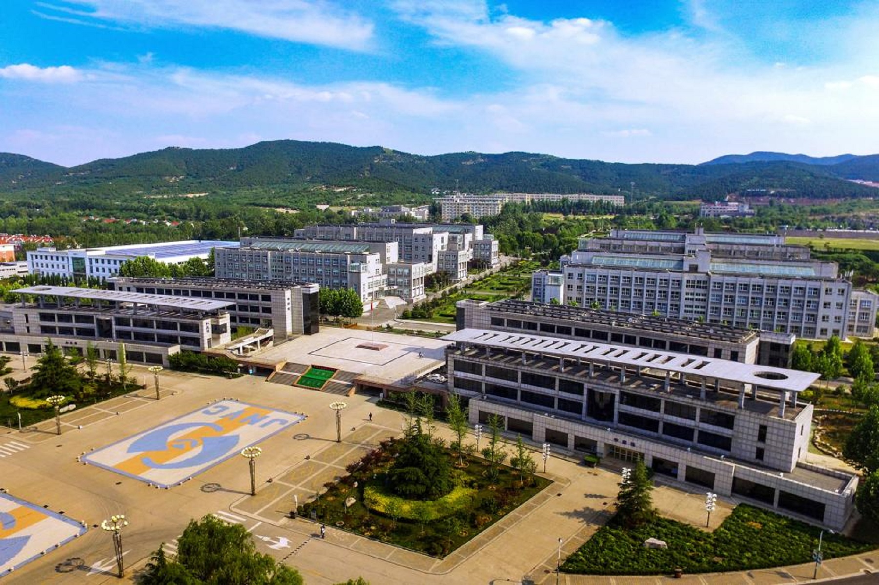  p>济南职业学院是由济南市人民政府举办的全日制高等职业院校,是山东