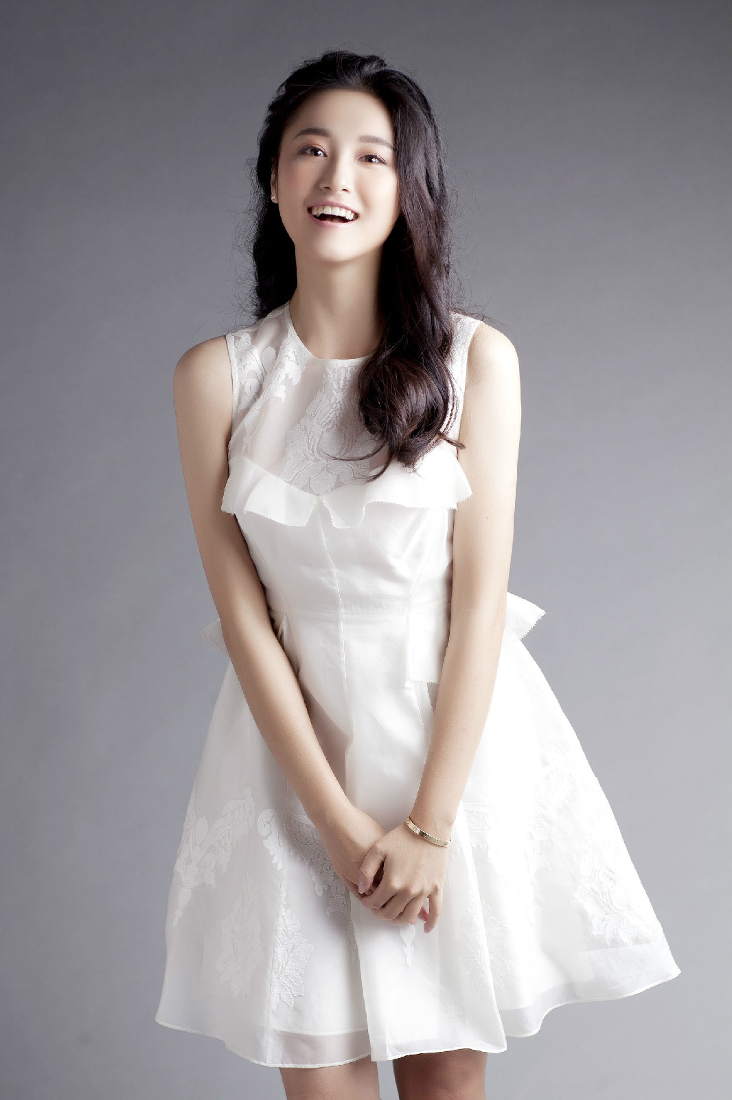  p data-id="go17fk3bhu">艾佳妮,1990年9月22日出生,中国内地女演员