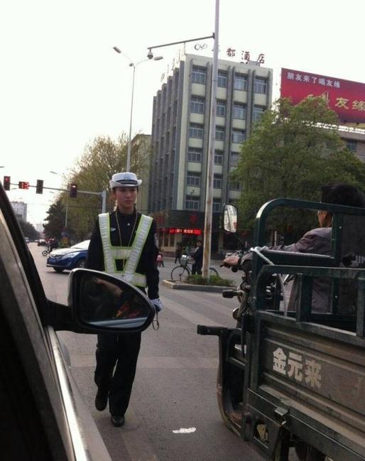 陕西美女交警