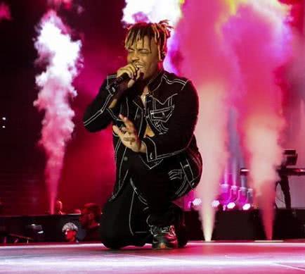  p>朱斯·沃尔德 i>(juice wrld,1998年12月2日 /i> i>-2019年12月8日