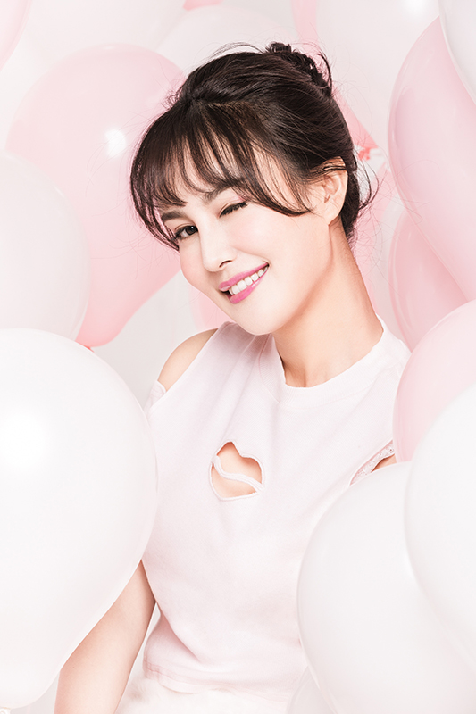  p>胡潇悦 i>(原名:胡雯月) /i>,出生于江苏