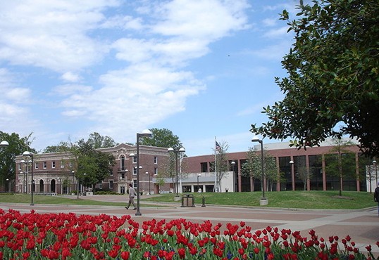 孟菲斯大学位于 a target="_blank" href="/item/美国田纳西州