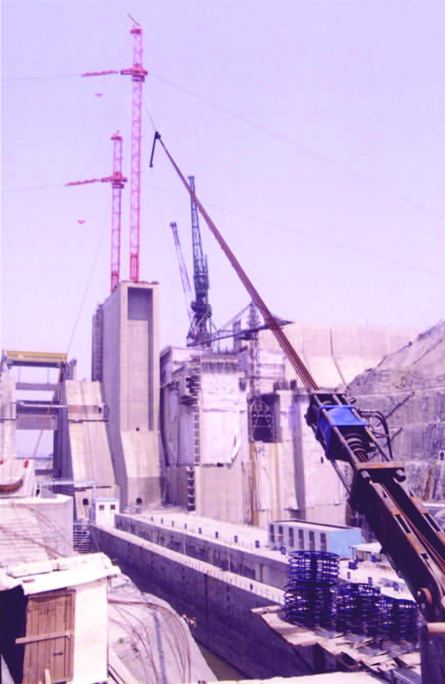 钢索式液压提升装置