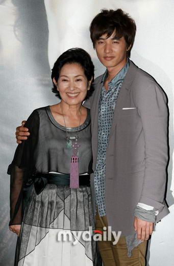  p>元斌(won bin),本名"金道振",1977年11月10日出生于韩国江原道旌善