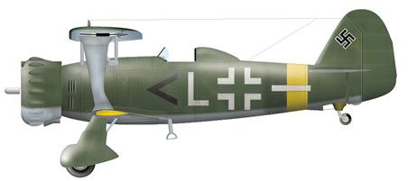  p>henschel hs 123是一种装着短粗的星型发动机的古怪的双翼机.