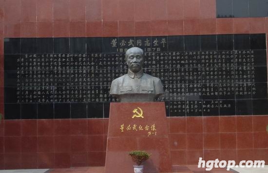  p>1955年,中华人民共和国首次授予军衔,至1965年共授予大将10人,上将