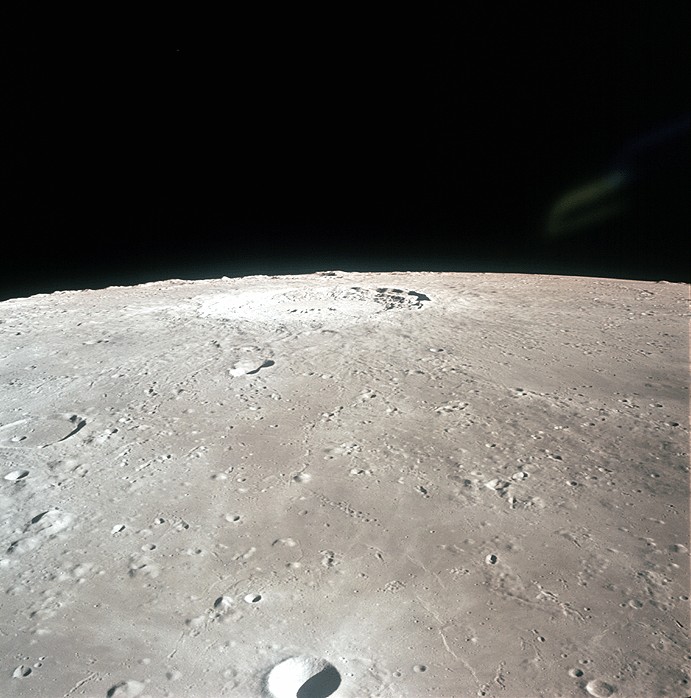  p>月亮古称太阴,是太阳系中第五大的卫星.