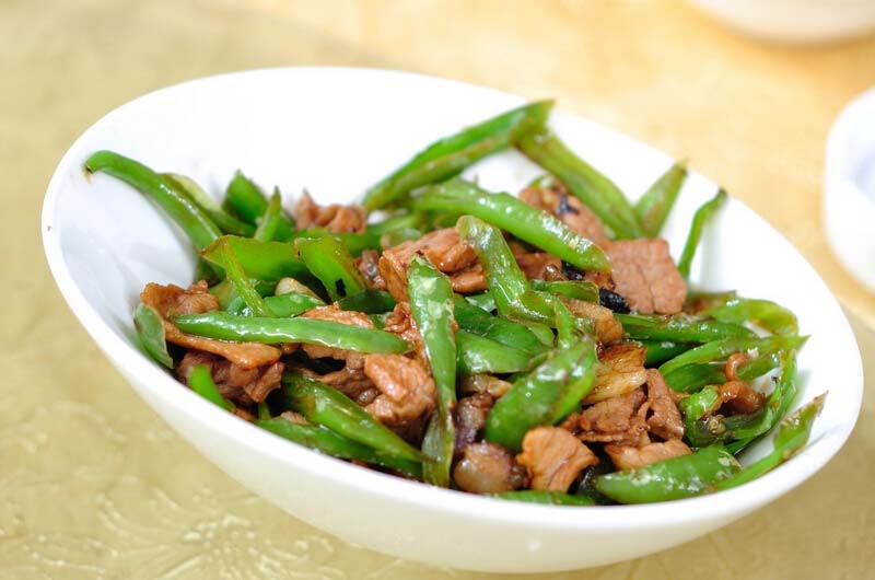  p>青椒肉丝,是以青椒为主要食材的家常菜,属于 a target="_blank"
