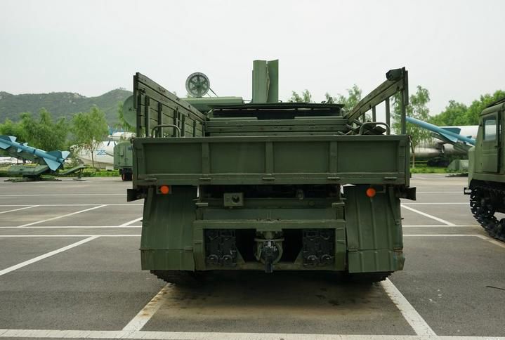 中国60式中型履带式牵引车