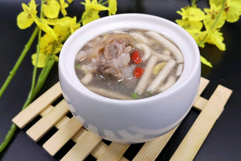 通草花生猪脚汤