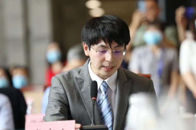  p data-id="gnwxdq06e4">麻恩浩,男,是中国