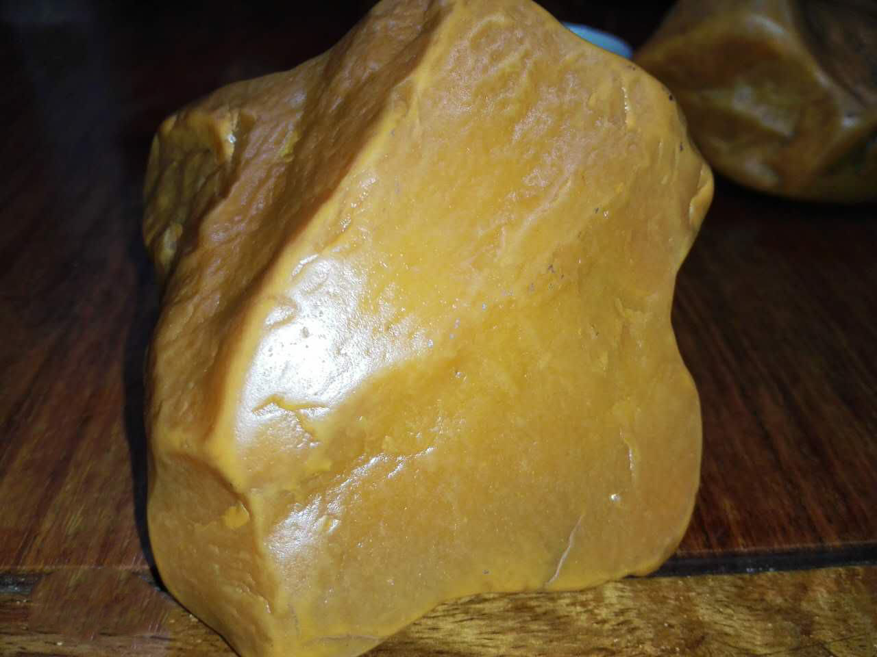 黄蜡石最罕见的颜色 - 知晓星球