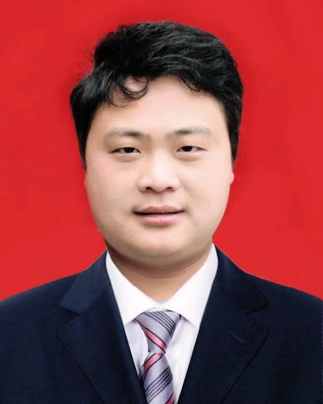 现任湖南省邵阳市绥宁县乐安铺苗族侗族乡党委副书记,乡长