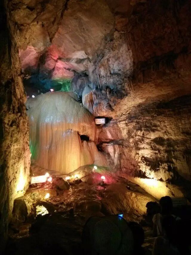  p>淄博石龙洞位于沂源,该溶洞群位于山东省中部沂河源头,省第四高峰