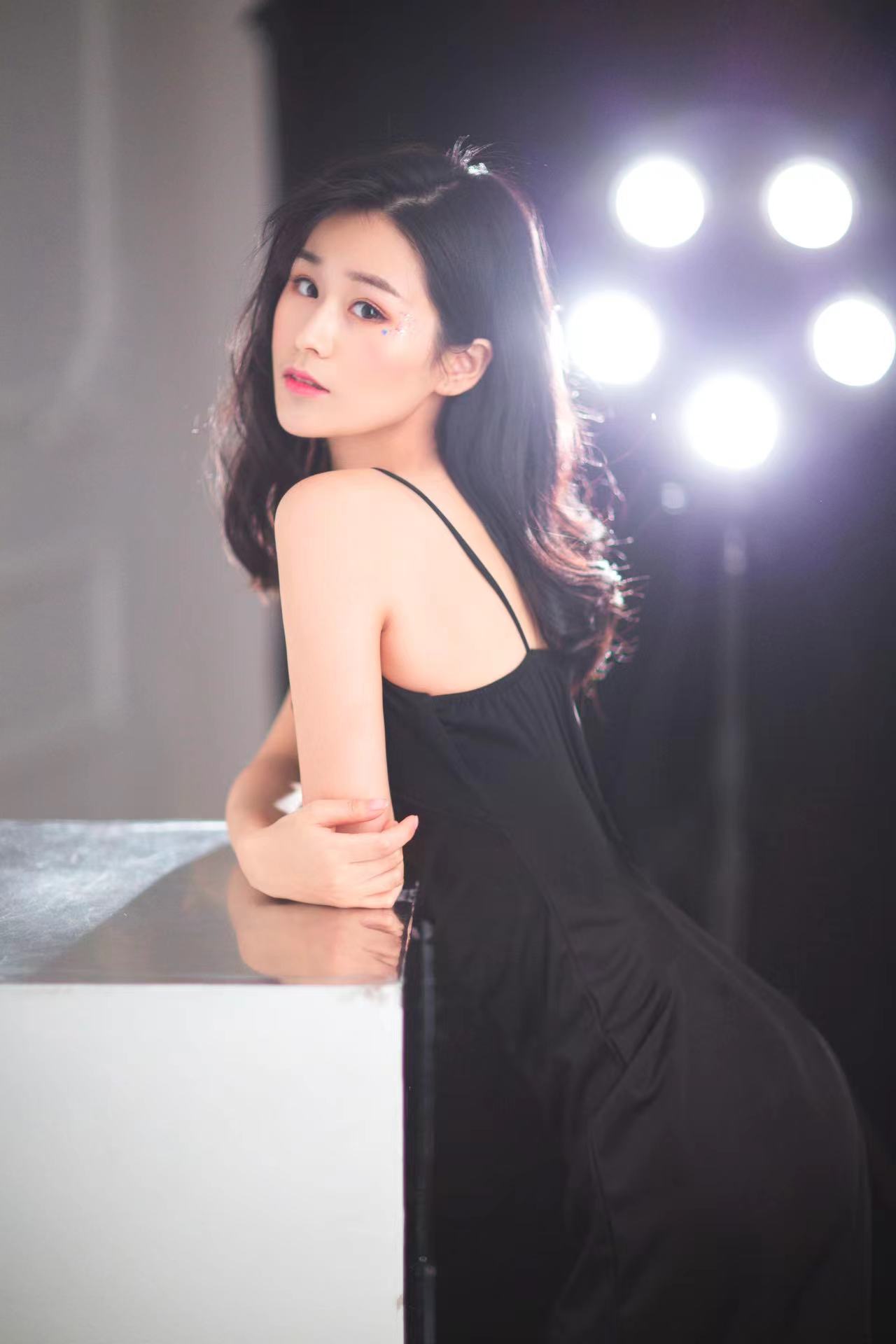 class="ref" data-ctrid="tnatc2a6hpol">萧萧,女,中国内地演员