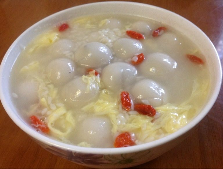  p>酒酿蛋花汤圆是以酒酿,汤圆为主料的食品. /p>